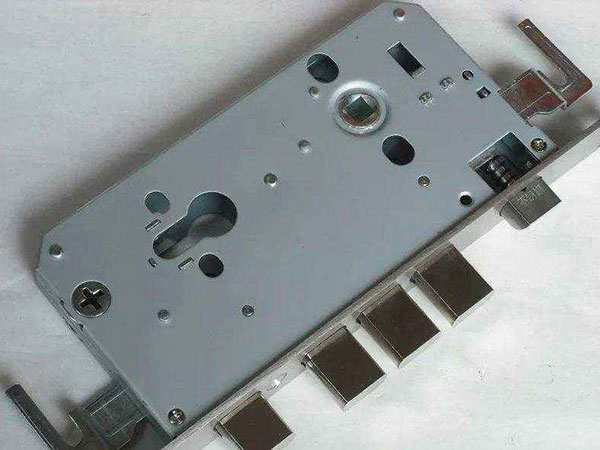 静安24小时上门开锁公司