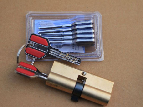 静安24小时上门开锁公司